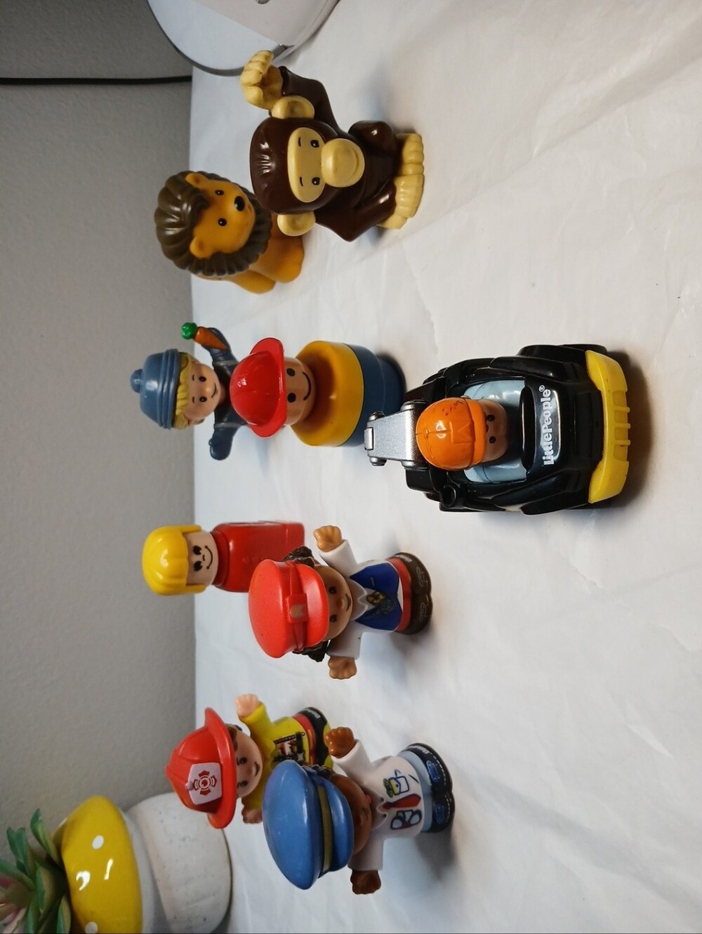 Fisher-Price Little People Figures Bundle Of 9 Variety Preowned Condition